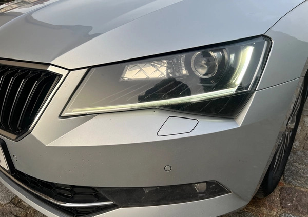 Skoda Superb cena 59900 przebieg: 239000, rok produkcji 2018 z Mieroszów małe 781